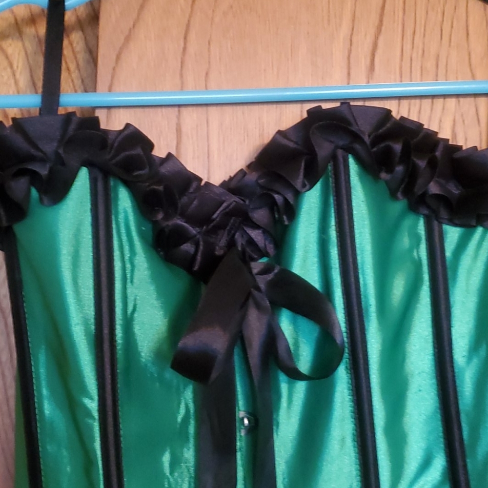 Corset - Picture 2 of 4